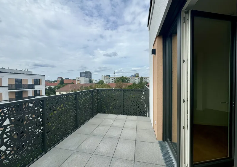 Endetage in Friedrichshain mit Blick auf den Fernsehturm — photo 1